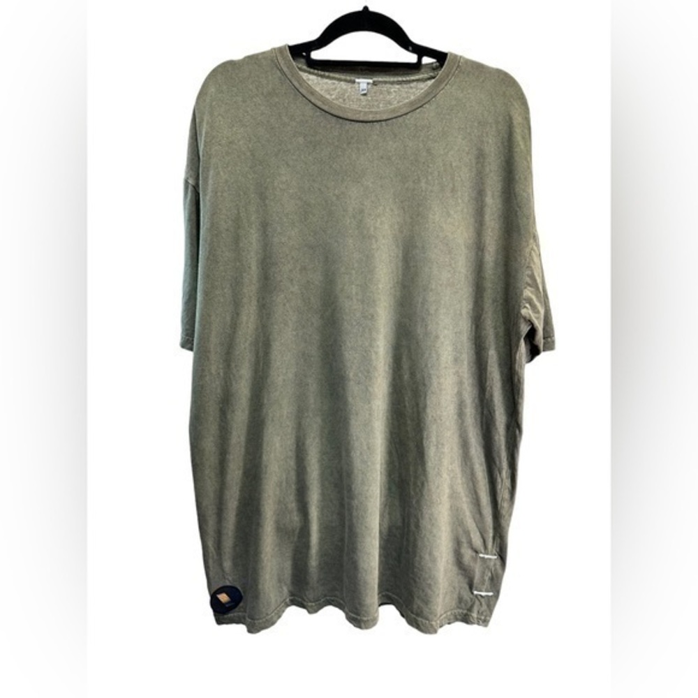 Varley short sleeve green crewneck distressed men’s tshirt